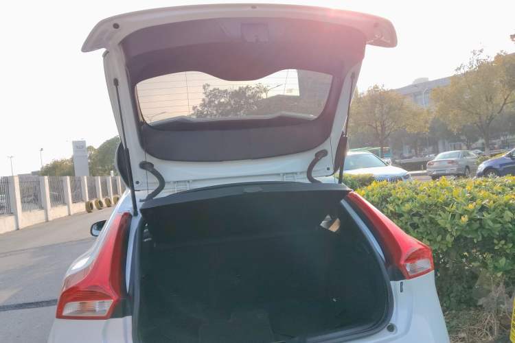 Used Volvo V40 2019 T3 Smart Luxury Edition Trunk
