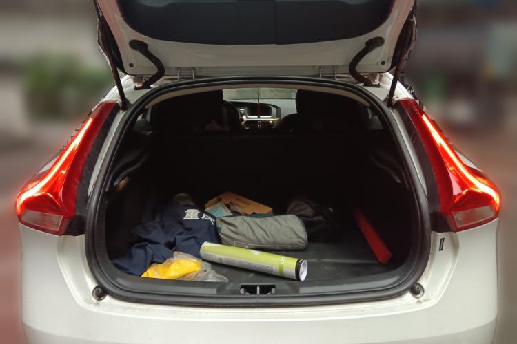 Used Volvo V40 2019 T3 Zhiyi Edition Trunk