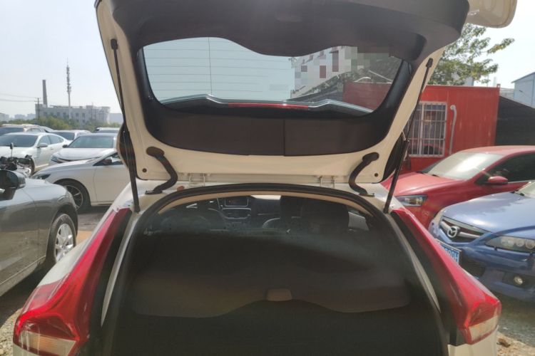 Used Volvo V40 2019 T3 Zhiyi Edition Trunk