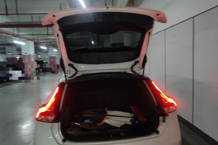 Used Volvo V40 2019 T3 Zhiyi Edition Trunk
