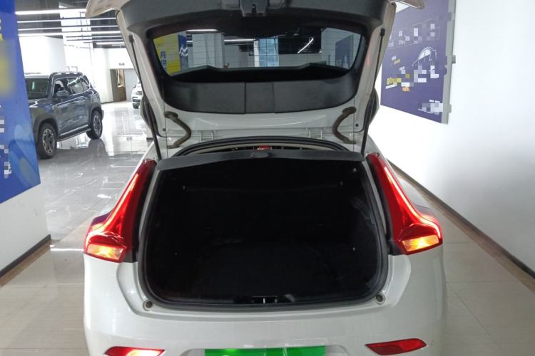 Used Volvo V40 2019 T3 Smart Luxury Edition Trunk