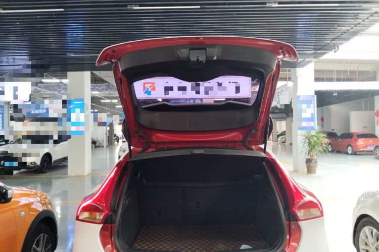 Used Volvo V40 2019 T3 Smart Luxury Edition Trunk