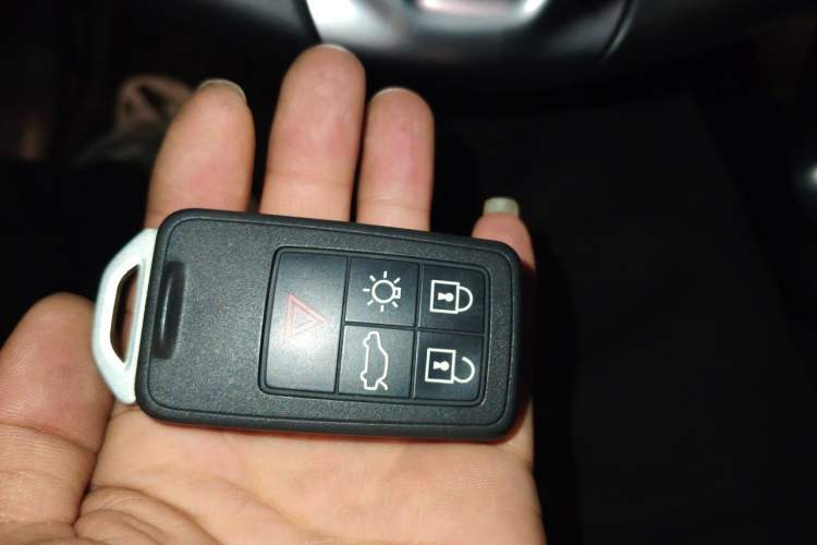 Used Volvo V40 2019 T3 Smart Luxury Edition Vehicle Key