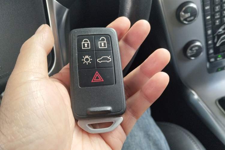 Used Volvo V40 2019 T3 Smart Luxury Edition Vehicle Key