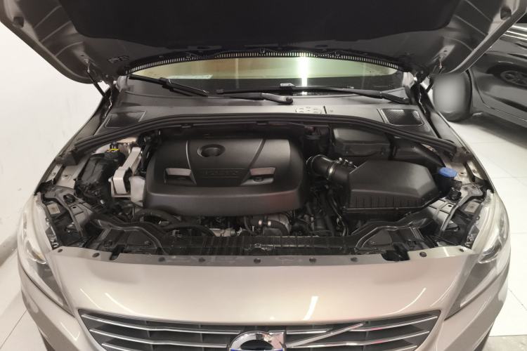 Used Volvo V60 2015 T5 Zhiya Edition Engine Bay