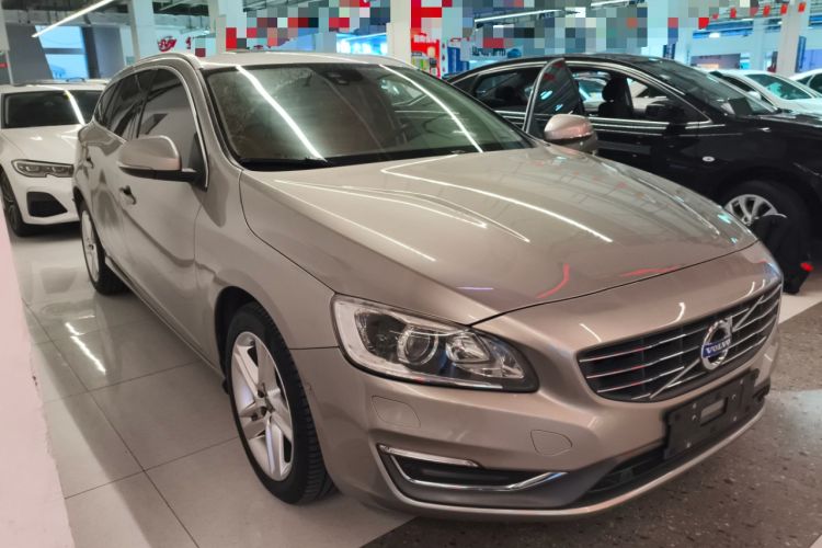 Used Volvo V60 2015 T5 Zhiya Edition Front Right 45 Deg