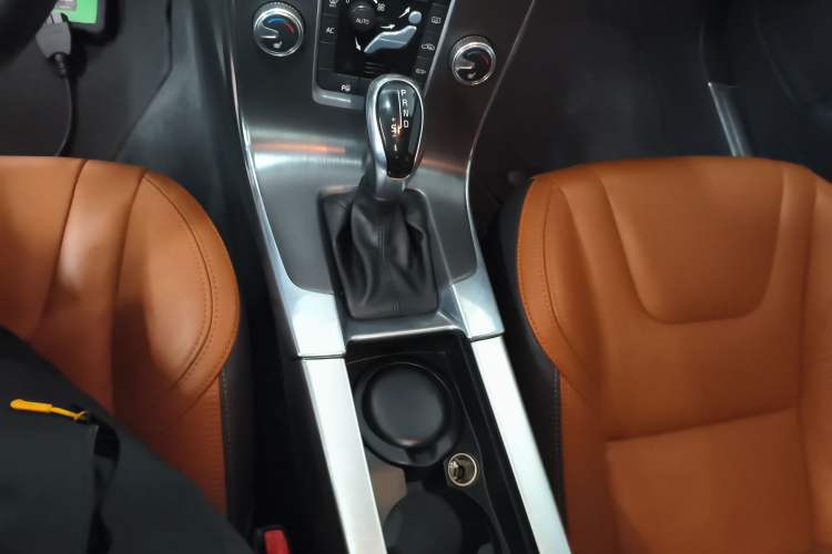 Used Volvo V60 2015 T5 Zhiya Edition Gear Lever