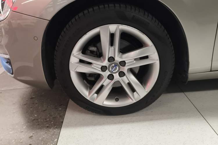 Used Volvo V60 2015 T5 Zhiya Edition Left Front Wheel Hub