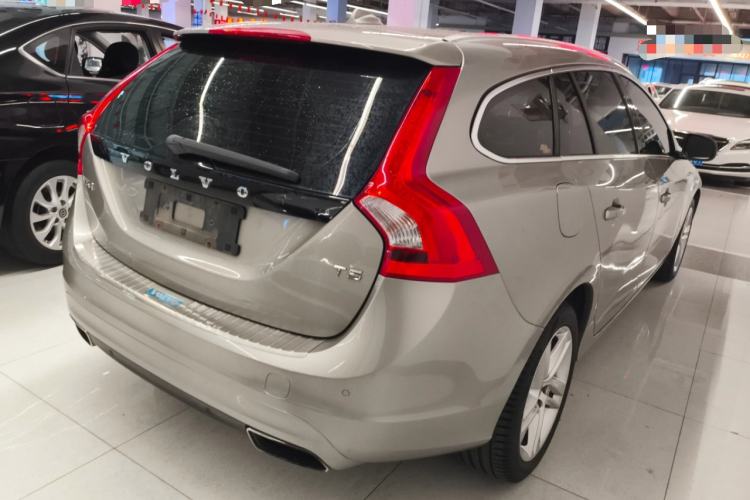 Used Volvo V60 2015 T5 Zhiya Edition Rear Right 45 Deg