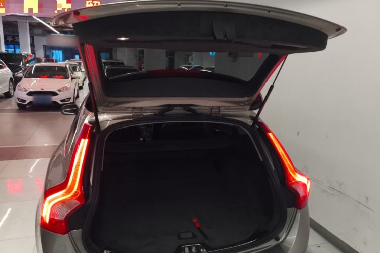Used Volvo V60 2015 T5 Zhiya Edition Trunk