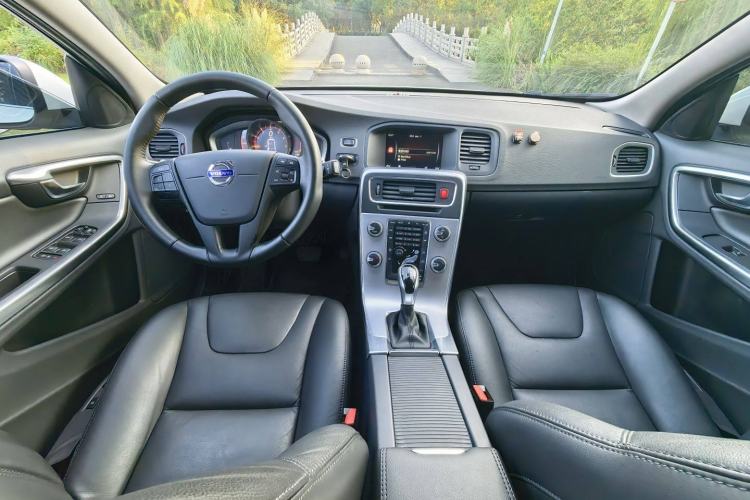Used Volvo V60 2017 T4 Smart Edition China V Standard Interior 1