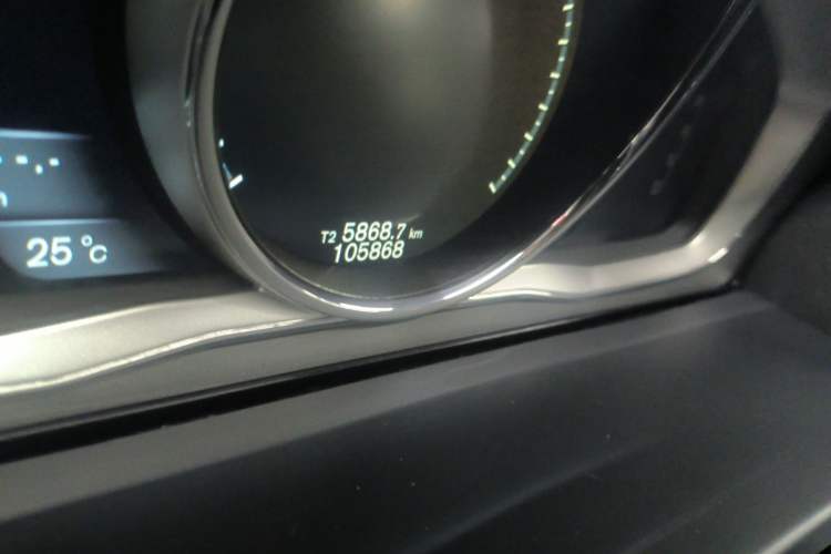 Used Volvo V60 2014 T5 Zhiya Edition Odometer Close Up