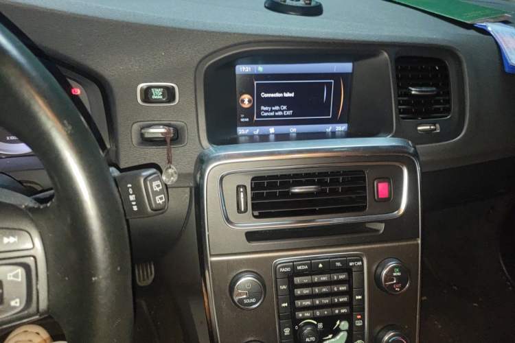 Used Volvo V60  Audio And AC Panel