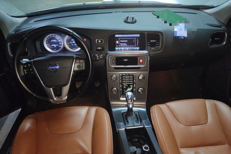 Used Volvo V60  Center Console