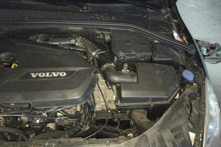 Used Volvo V60  Engine Bay Left