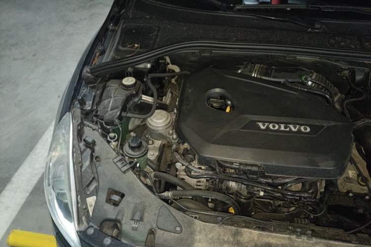 Used Volvo V60  Engine Bay Right