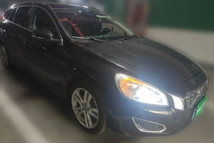 Used Volvo V60  Front Right 45 Deg