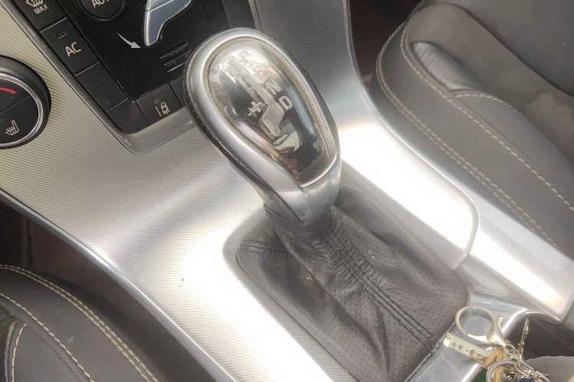 Used Volvo V60 2012 T6 AWD Personalized Sport Edition Gear Lever