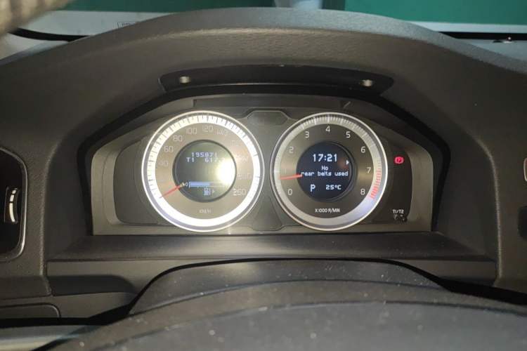 Used Volvo V60  Instrument Cluster
