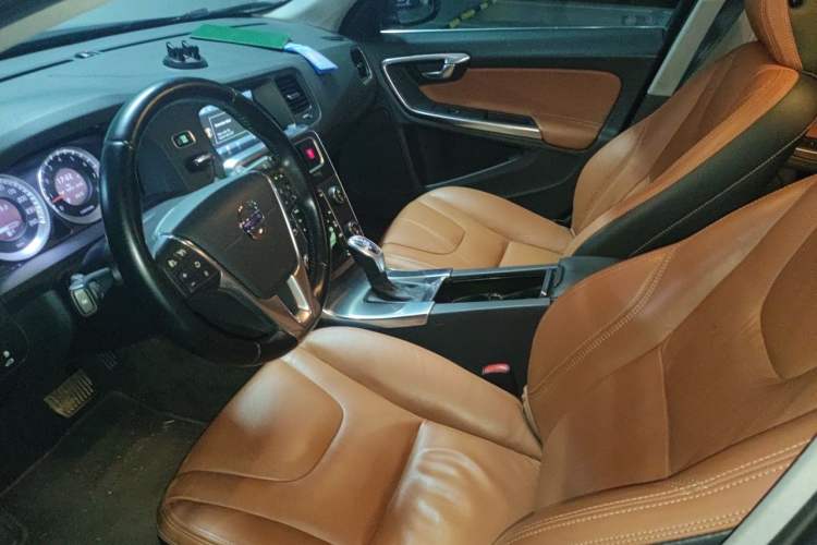 Used Volvo V60  Left Front Seat