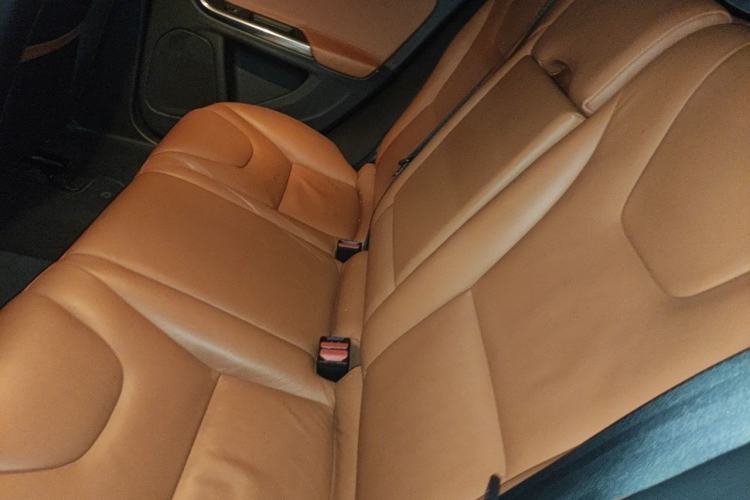 Used Volvo V60  Left Rear Seat