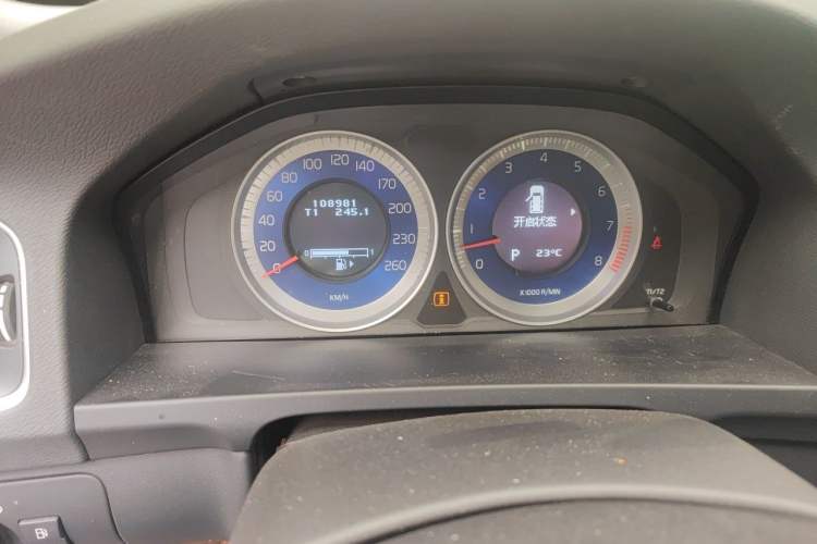 Used Volvo V60 2012 T6 AWD Personalized Sport Edition Odometer Close Up