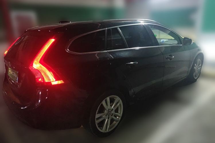 Used Volvo V60  Rear Right 45 Deg