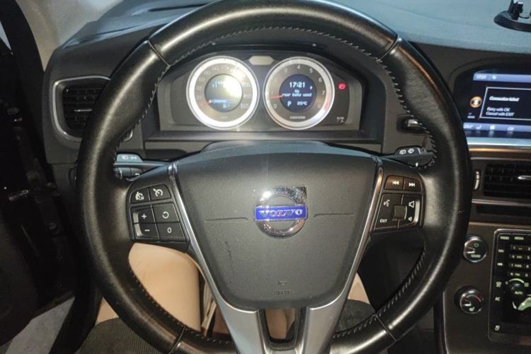 Used Volvo V60  Steering Wheel