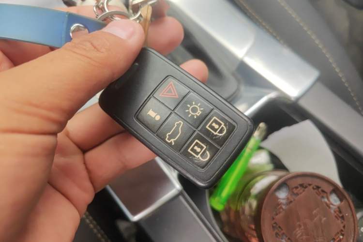 Used Volvo V60 2012 T6 AWD Personalized Sport Edition Vehicle Key