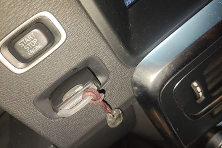 Used Volvo V60  Vehicle Key