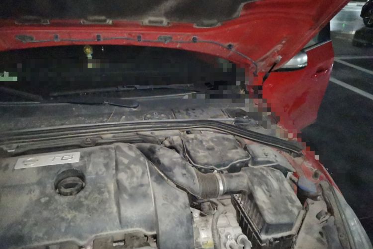 Used Volvo V60 2012 T6 AWD Sport Edition Engine Bay Left