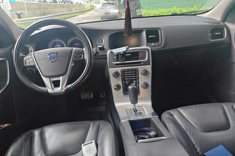 Used Volvo V60 2012 T6 AWD Sport Edition Interior 2