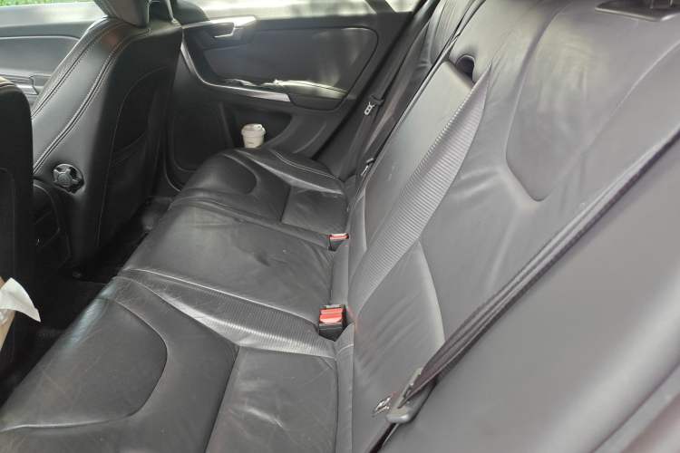 Used Volvo V60 2012 T6 AWD Sport Edition Interior 4