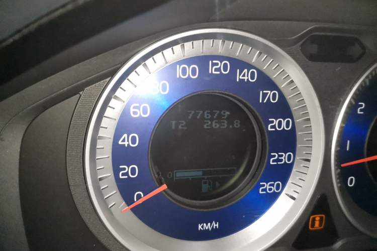 Used Volvo V60 2012 T6 AWD Sport Edition Odometer Close Up
