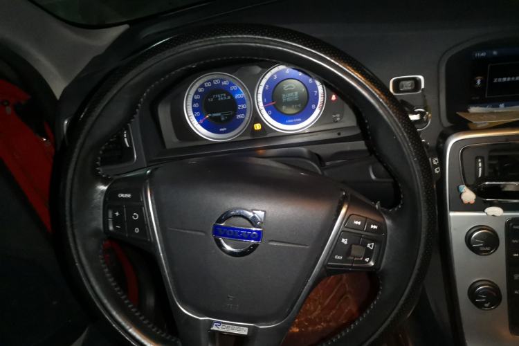 Used Volvo V60 2012 T6 AWD Sport Edition Steering Wheel