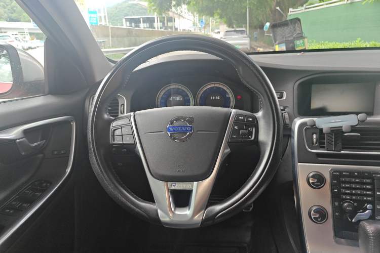 Used Volvo V60 2012 T6 AWD Sport Edition Steering Wheel