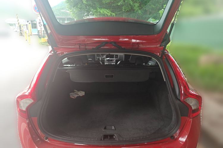 Used Volvo V60 2012 T6 AWD Sport Edition Trunk