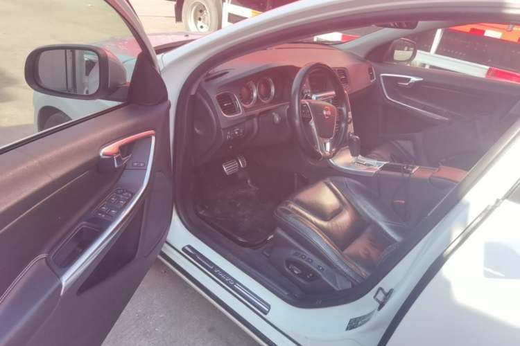 Used Volvo V60 2012 T6 AWD Sport Edition Driver Seat
