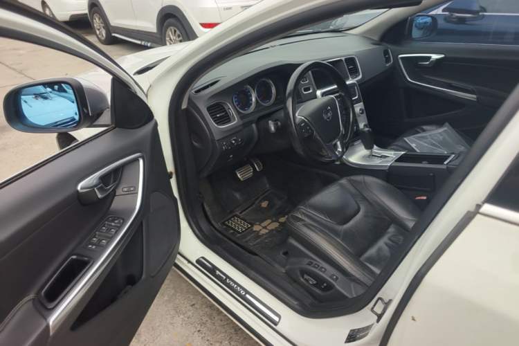 Used Volvo V60 2012 T6 AWD Sport Edition Driver Seat