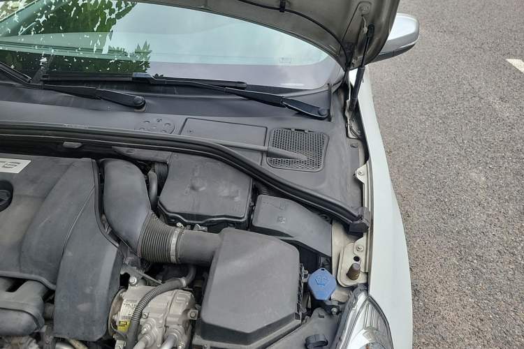 Used Volvo V60 2012 T6 AWD Sport Edition Engine Bay Left