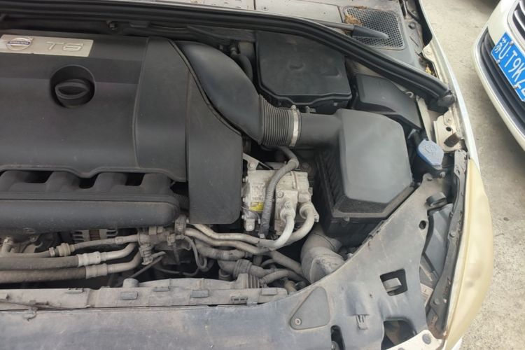 Used Volvo V60 2012 T6 AWD Sport Edition Engine Bay Left