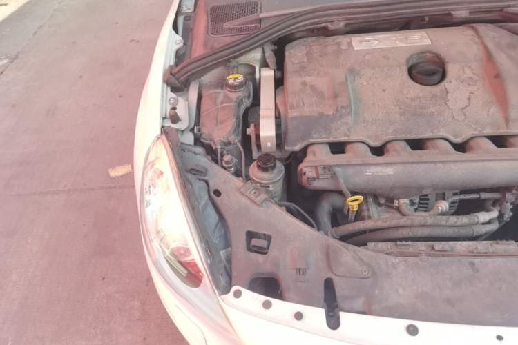 Used Volvo V60 2012 T6 AWD Sport Edition Engine Bay Right