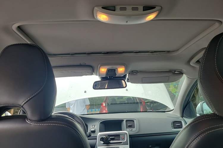 Used Volvo V60 2012 T6 AWD Sport Edition Headliner