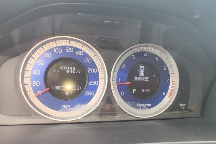 Used Volvo V60 2012 T6 AWD Sport Edition Instrument Cluster