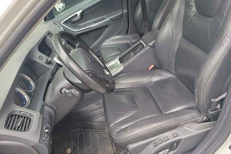 Used Volvo V60 2012 T6 AWD Sport Edition Left Front Seat