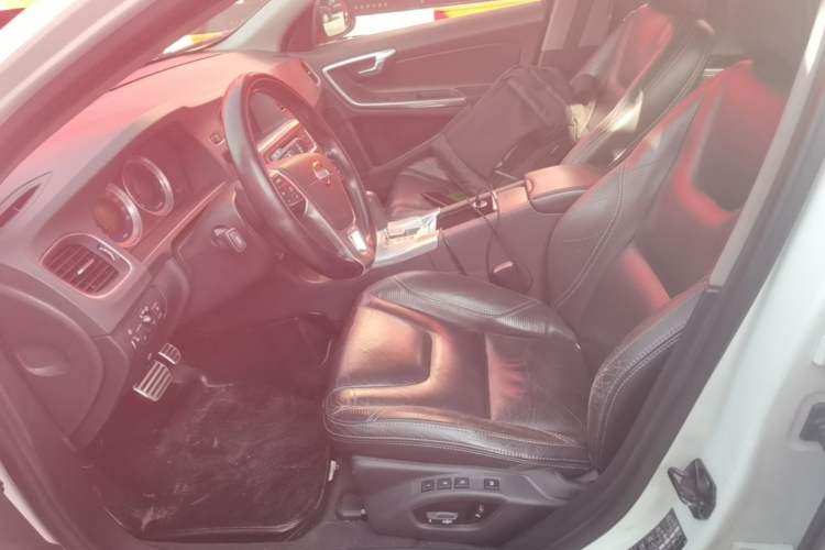 Used Volvo V60 2012 T6 AWD Sport Edition Left Front Seat