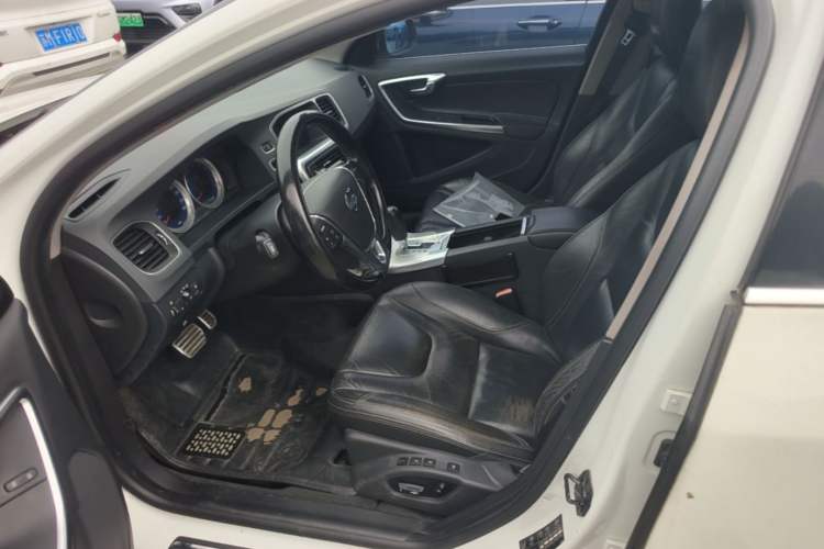 Used Volvo V60 2012 T6 AWD Sport Edition Left Front Seat