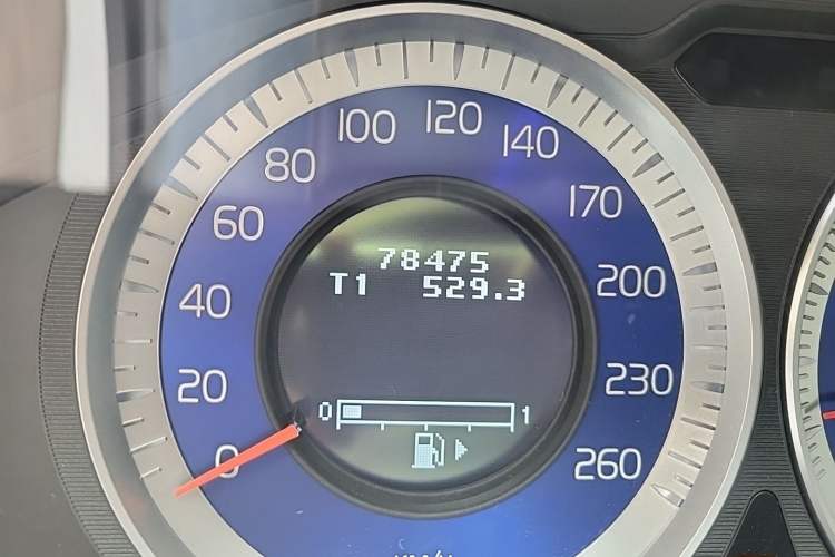 Used Volvo V60 2012 T6 AWD Sport Edition Odometer Close Up