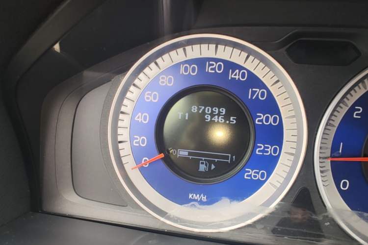 Used Volvo V60 2012 T6 AWD Sport Edition Odometer Close Up