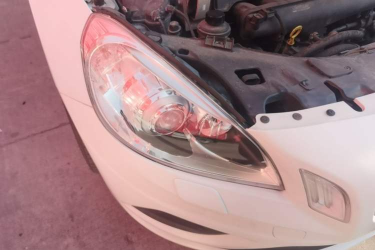 Used Volvo V60 2012 T6 AWD Sport Edition Right Front Headlight